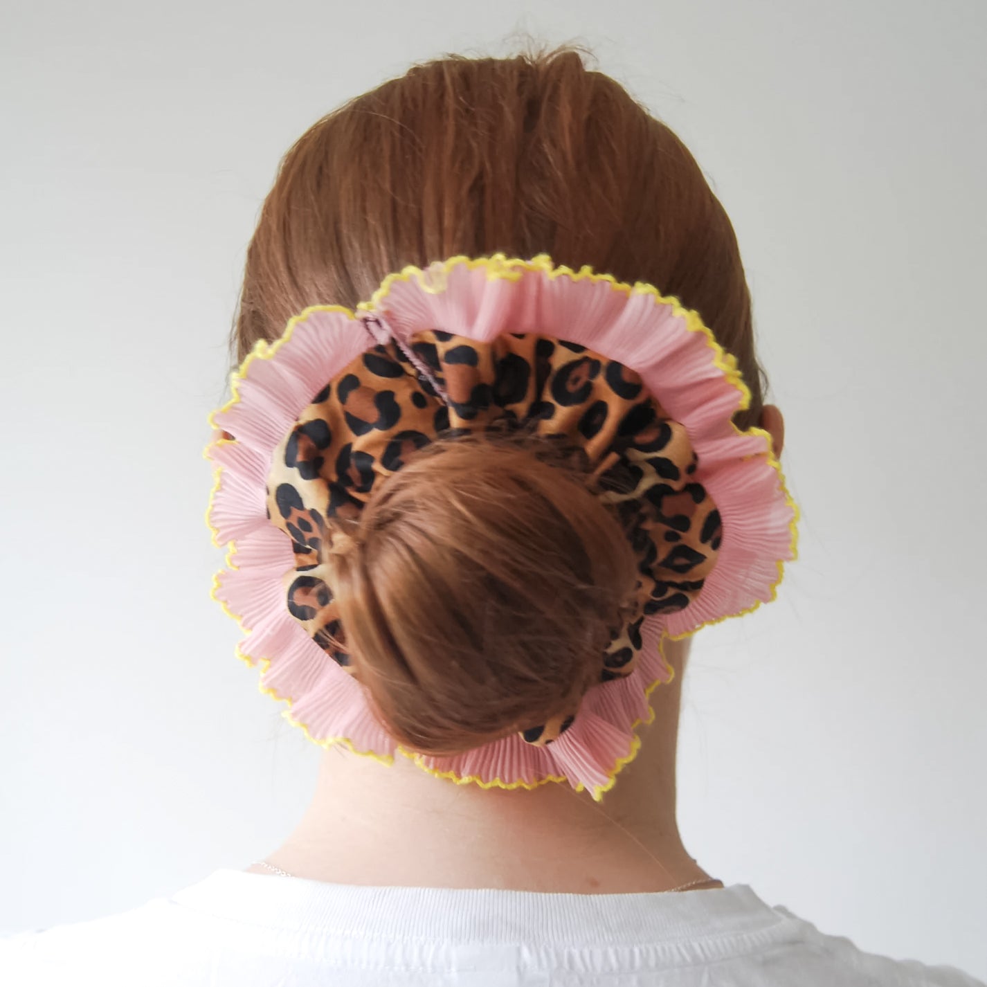 Staise PEACH FUZZ SCRUNCHIE